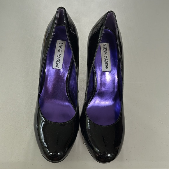 Steve Madden Trinitie Patent Leather Pump - Picture 3 of 14